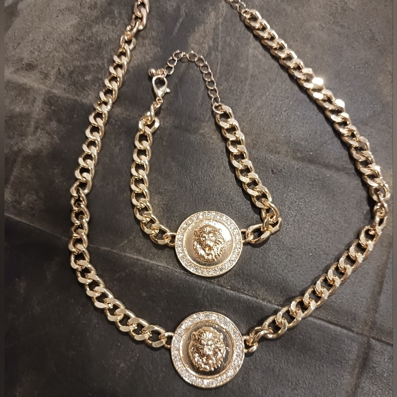 Gold Lion Chain Link Choker Necklace & Bracelet Set - Picture 3 of 7